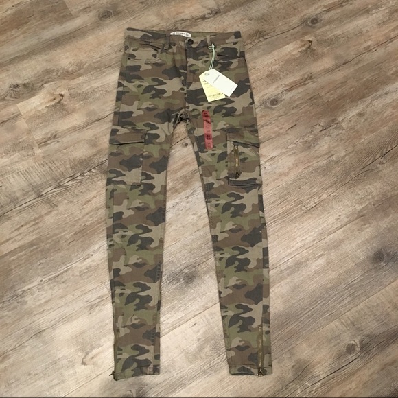 pull and bear camo pants